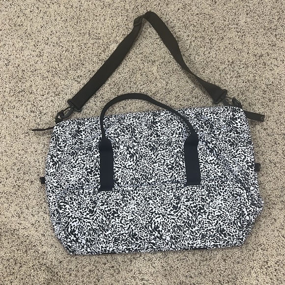 Jadyn Lola Travel Duffle Bag - Picture 11 of 14